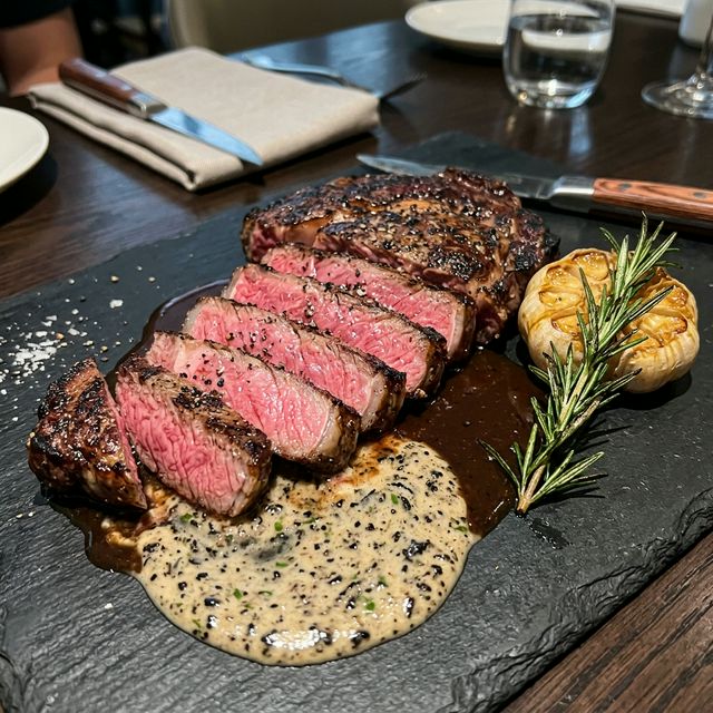 한우 등심 스테이크 플레이팅